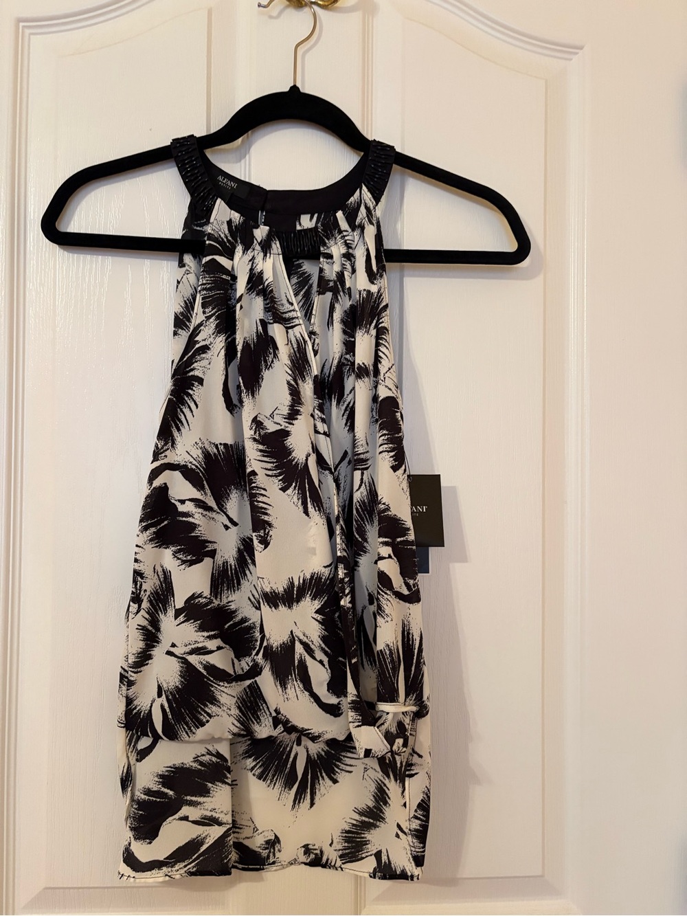 Alfani Black & White Palm Print Halter Tank 8P
